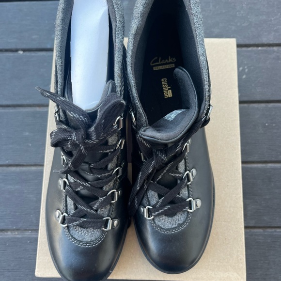 Clarks Boots Women's 9.5 Black Hiking Lace Up cushion comfort store display - Picture 10 of 15